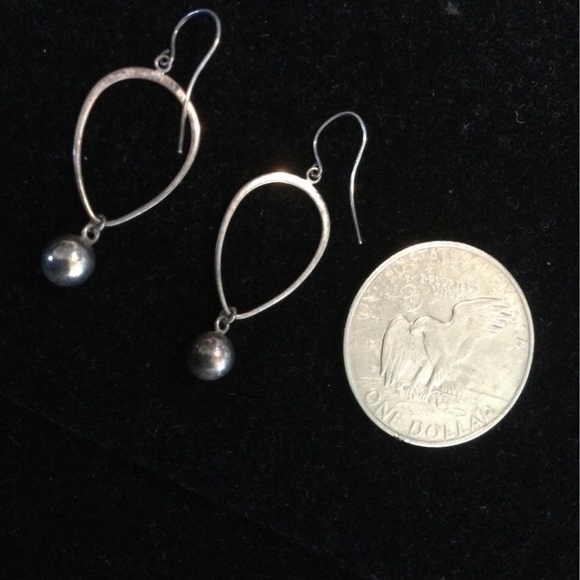 🥳HP🥳Chanel RARE Vintage Wire Teardrop Oval Authentic Earrings - Picture 4 of 9